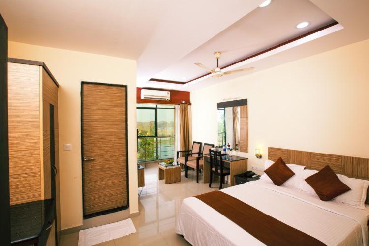 Hotel Royal Riviera Kumarakom Exterior foto