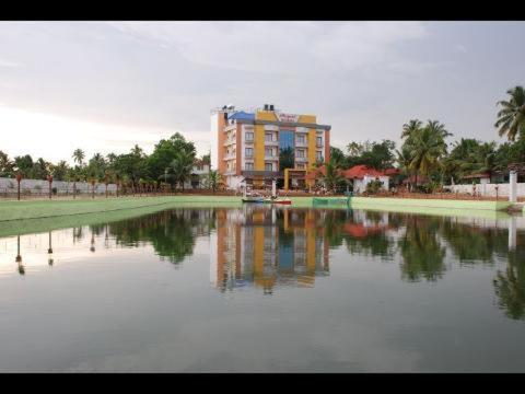 Hotel Royal Riviera Kumarakom Exterior foto