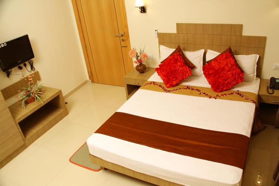 Hotel Royal Riviera Kumarakom Exterior foto